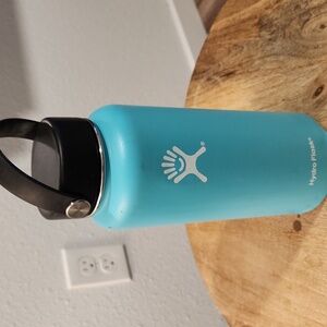 Hydro Flask 32oz Insulated Water Bottle